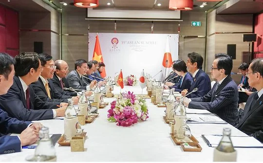 Thủ tướng Nguyễn Xuân Phúc gặp Thủ tướng Nhật Bản Shinzo Abe
