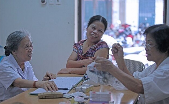 Lấy lương hưu mở phòng khám miễn phí