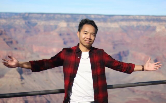 Chàng trai Việt tại Singapore trở về giúp đỡ các sinh viên nghị lực