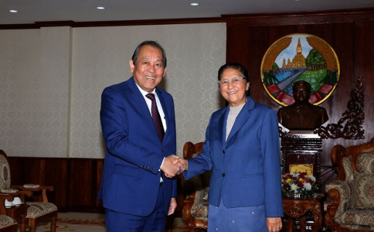 Phó Thủ tướng Thường trực Chính phủ hội kiến Chủ tịch Quốc hội Lào