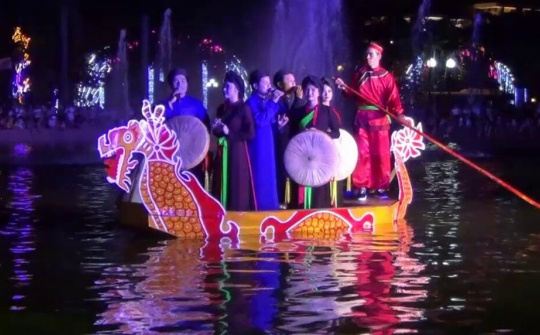 Bắc Ninh diễn xướng Quan họ trên thuyền tại hồ Nguyên Phi Ỷ Lan