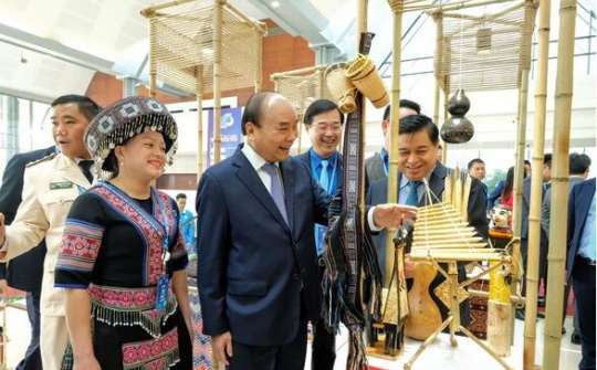 Thủ tướng Nguyễn Xuân Phúc đối thoại với 1.000 thanh niên