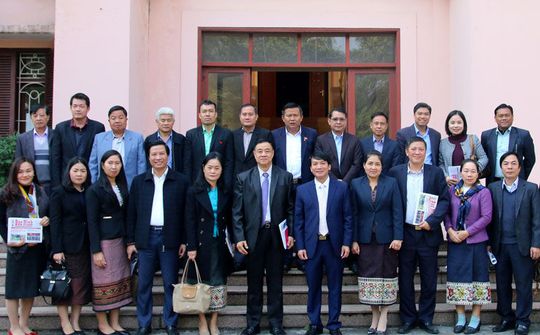 Đoàn cán bộ làm công tác báo chí, truyền thông Lào thực tế tại Báo Bắc Ninh
