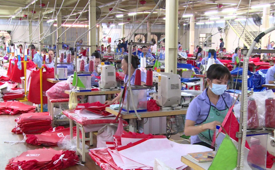 Đẩy mạnh giám sát việc chấp hành pháp luật lao động