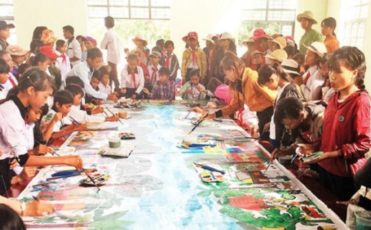 Ðưa hội họa và văn học đến với trẻ em vùng sâu, vùng xa