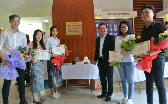 Tái chế rác thải môi trường thành vật liệu hữu ích