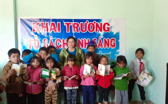 Tủ sách Ánh Sáng ở Đăk Sơmei