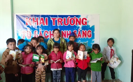 Tủ sách Ánh Sáng ở Đăk Sơmei