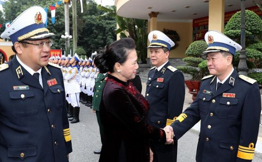 Chủ tịch Quốc hội thăm, chúc mừng Quân chủng Hải quân