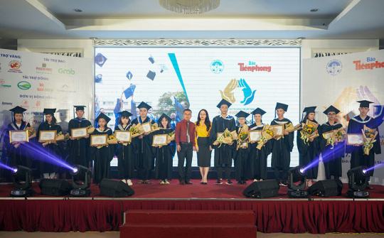 Tập đoàn Hưng Thịnh "chắp cánh ước mơ" cho các tân Thủ khoa khu vực phía Nam