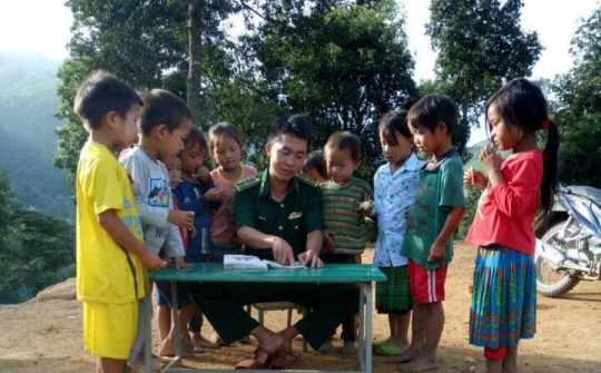 Thầy giáo trẻ dành cả thanh xuân để "gieo chữ" vùng biên