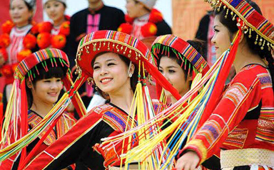 Củng cố, phát triển văn học, nghệ thuật các dân tộc thiểu số đa dạng trong thống nhất