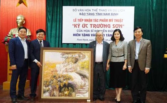 Bảo tàng tỉnh Nam Định tiếp nhận tác phẩm “Ký ức Trường Sơn” của họa sỹ Nguyễn Đức Dụ