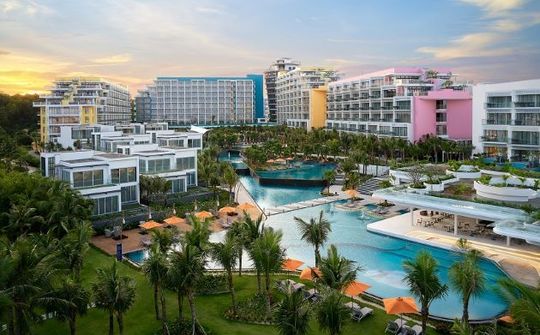 Khu nghỉ dưỡng 5 sao trên đảo Ngọc rộn ràng mùa lễ hội cuối năm 