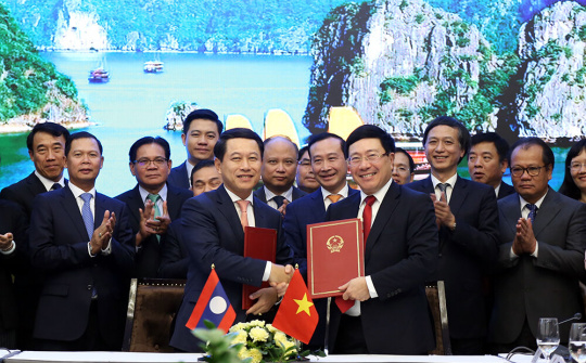 Việt Nam ký hợp tác về ngoại giao kinh tế cùng Lào