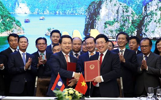 Việt Nam ký hợp tác về ngoại giao kinh tế cùng Lào