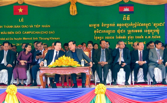 Việt Nam khánh thành và bàn giao Chợ kiểu mẫu biên giới cho Campuchia