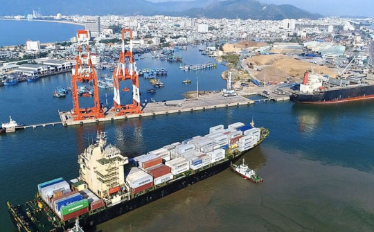 Phát triển kinh tế biển gắn với bảo vệ chủ quyền và an ninh trên biển