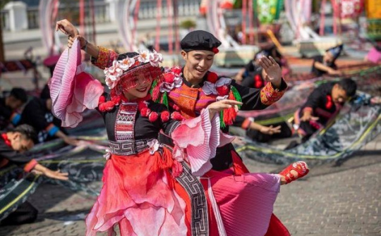 Sa Pa có 2 kỷ lục Việt Nam được xác lập trong ngày nhận quyết định lên thị xã