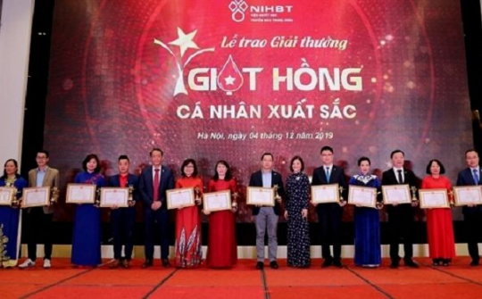 Tôn vinh 26 tập thể, cá nhân nhận giải thưởng 'Giọt hồng' năm 2019