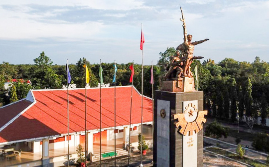 Tàu Ô, Xóm ruộng - Một thời Máu và Hoa