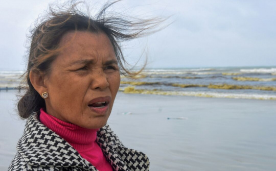 Nước biển gần Nhà máy thép Hòa Phát - Dung Quất đổi màu khiến người dân vô cùng lo lắng