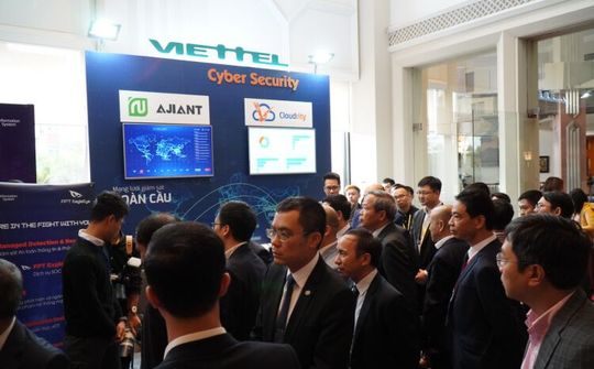 Công ty An ninh mạng Viettel nhận giải dịch vụ an toàn thông tin xuất sắc 2019.