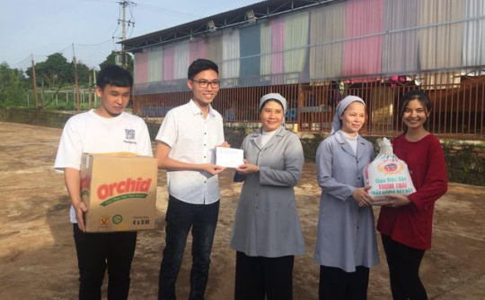 Nam sinh lớp 12 triển khai 15 dự án từ thiện hỗ trợ học sinh nghèo