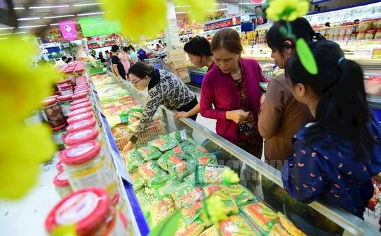 Trung tâm thương mại, cửa hàng tiện lợi mở cửa xuyên Tết