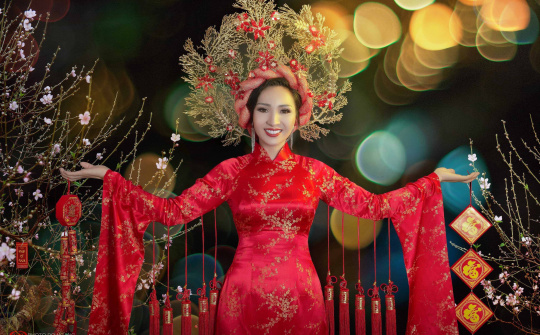 Nữ Hoàng Ô tô Châu Loan khoe sắc trong bộ ảnh chào xuân Kỷ Hợi