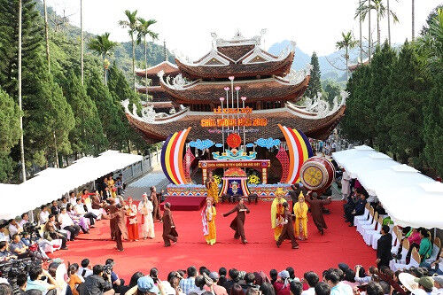 Hà Nội tưng bừng khai hội Chùa Hương năm 2019