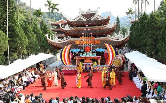 Hà Nội tưng bừng khai hội Chùa Hương năm 2019