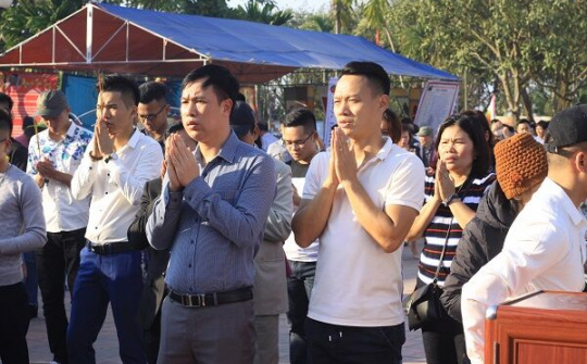 Hải Dương: Đi lễ đầu năm - Nét đẹp văn hóa tâm linh