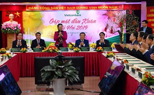 Chủ tịch Quốc hội thăm, làm việc tại Vietcombank
