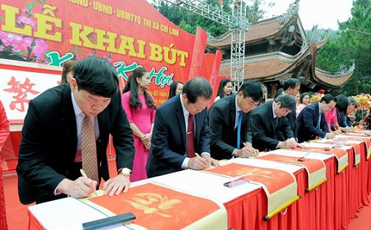 Hải Dương: Tưng bừng Khai bút đầu xuân Kỷ Hợi tại đền Chu Văn An