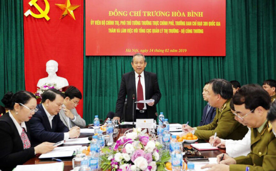 Phó Thủ tướng Trương Hòa Bình làm việc tại Tổng cục Quản lý thị trường