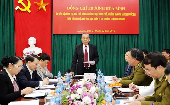 Phó Thủ tướng Trương Hòa Bình làm việc tại Tổng cục Quản lý thị trường