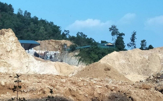 Xem xét điều chỉnh công suất khai thác và tuyển quặng cao lanh-felspat