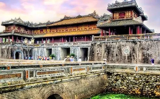 Thủ tướng cùng 19 tỉnh, thành miền Trung, Tây Nguyên bàn phát triển du lịch