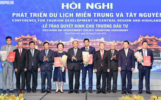 Thủ tướng: Không thể hời hợt, bán rẻ giá trị văn hóa du lịch Việt Nam