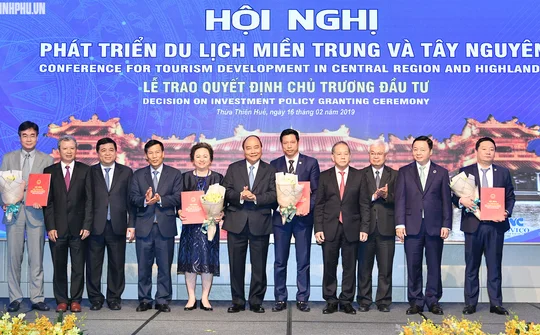 Thủ tướng: Không thể hời hợt, bán rẻ giá trị văn hóa du lịch Việt Nam