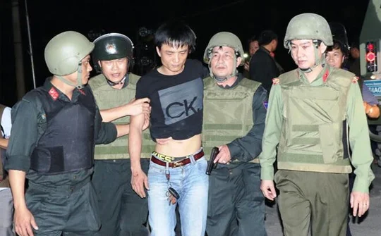 Nghẹt thở vây bắt nhóm tội phạm ma túy dùng vũ khí nóng