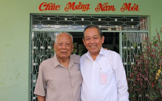 Phó Thủ tướng Trương Hòa Bình thăm nguyên lãnh đạo Đảng, Nhà nước tại Cần Thơ