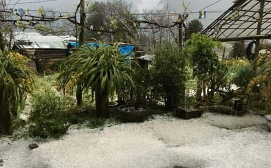 Mưa đá kèm gió mạnh cấp 7 ở Lào Cai làm tốc mái nhiều nhà dân 