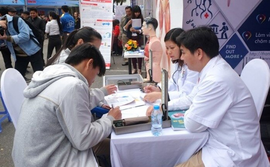 Bộ Giáo dục nghĩ cách quản lý nhóm ngành sức khỏe đang tăng nóng