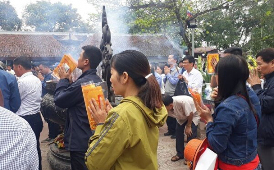 Lễ hội Đền Trần Nam Định: Tấp nập du khách trong ngày phát ấn đầu tiên