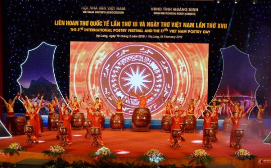Quảng Ninh: Tổ chức Đêm thơ quốc tế "Sông núi trên vai"