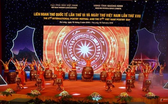 Quảng Ninh: Tổ chức Đêm thơ quốc tế "Sông núi trên vai"