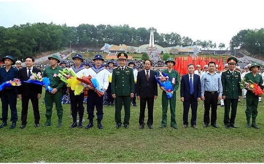 Thành phố Cảng rộn ràng ngày hội tòng quân