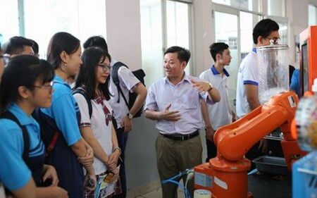 Đại học đầu tiên đào tạo miễn phí ngành robot, trí tuệ nhân tạo
